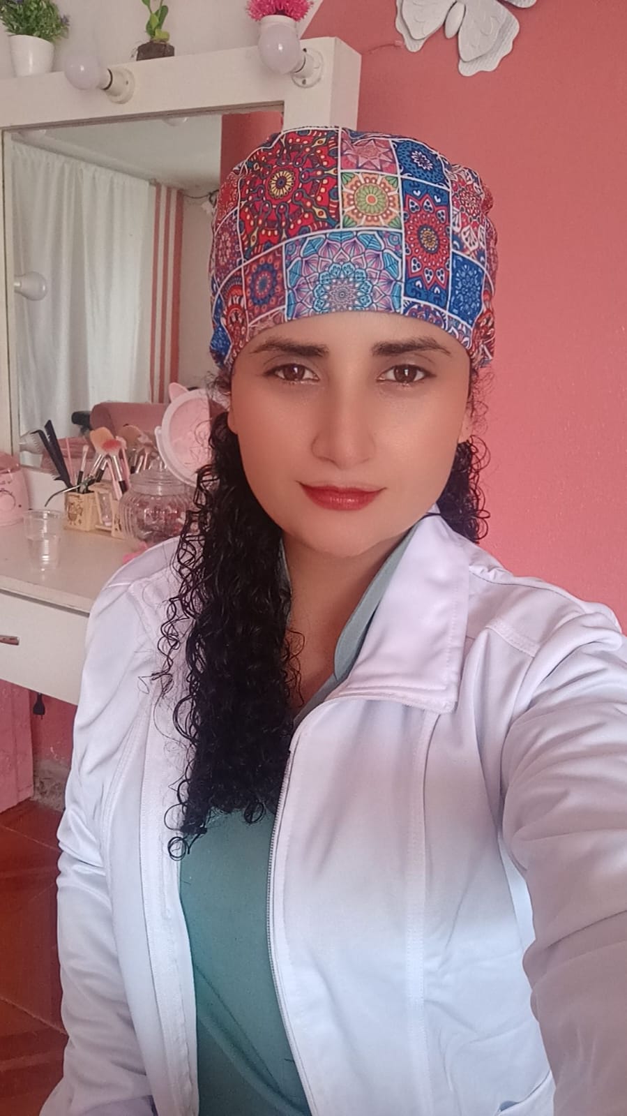 Profesional de KoriMax en su espacio de trabajo